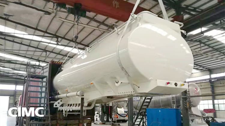 Packaging of CIMC 45000Lts Tri Axle Fuel Tanker Trailer