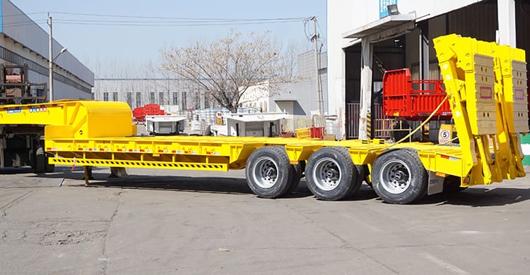 CIMC 60T Tri Axle Lowbed Truck Trailer with Folding Ladders will be shipped to Malawi
