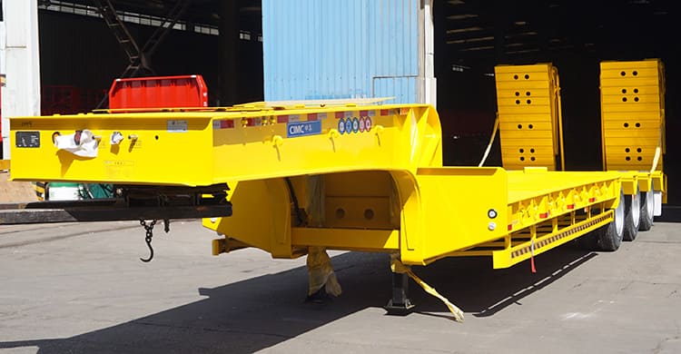 CIMC 60T Tri Axle Lowbed Truck Trailer with Folding Ladders will be shipped to Malawi