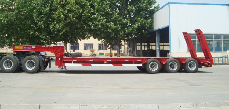 3 Axles 50t Heavy Duty Lowbed Semi Trailer for Sale in Madagascar