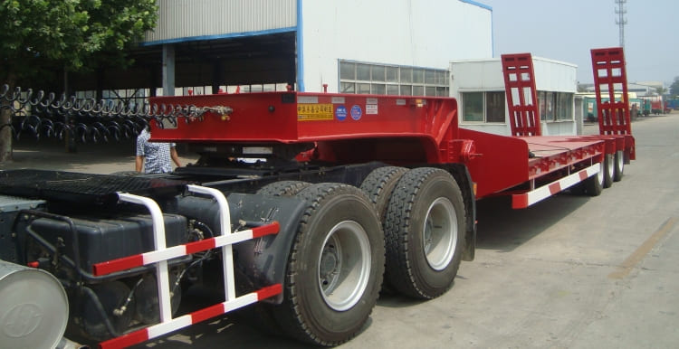 3 Axles 50t Heavy Duty Lowbed Semi Trailer for Sale in Madagascar