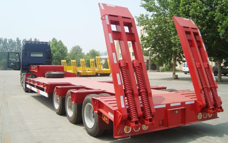 3 Axles 50t Heavy Duty Lowbed Semi Trailer for Sale in Madagascar