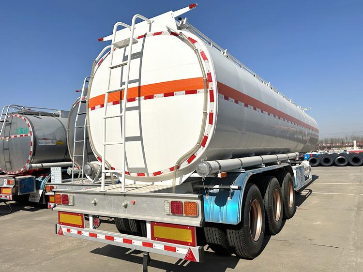 CIMC 45000L Oil Tanker Trailer for Sale in United Arab Emirates