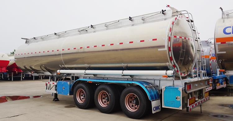 Factoy Show of Tri Axle Aluminum Fuel Tanker Trailer
