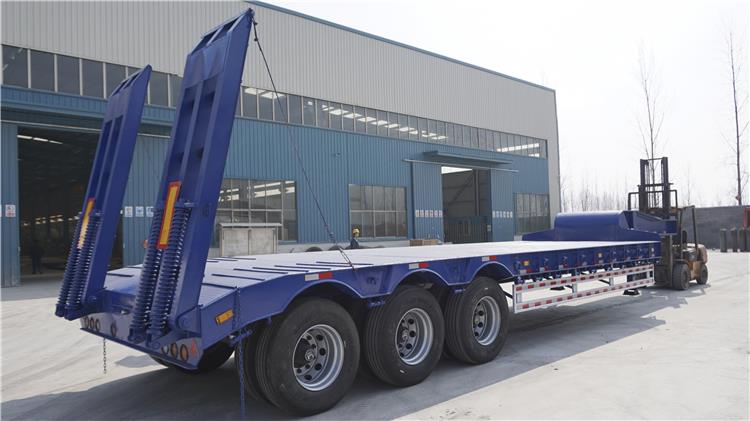 Tri Axle 60 Ton Low Loader Truck Trailer for Sale In Seychelles