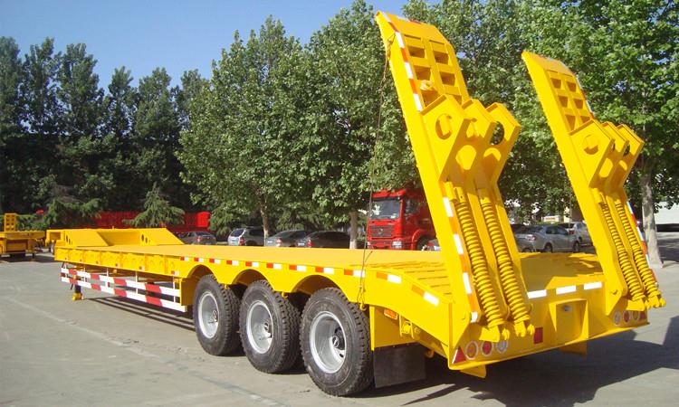 China New Tri Axle Low Loader Tractor Truck Trailer for Sale