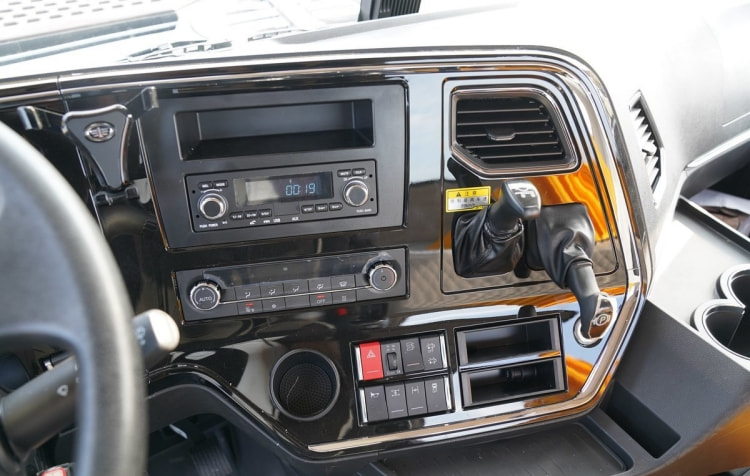 Faw Jiefang JH5 Tractor Head 6×4 Truck for Sale